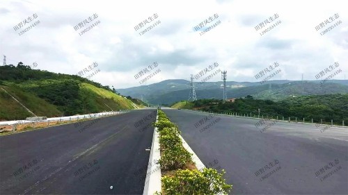 汕湛高速普宁段高速公路边坡植草