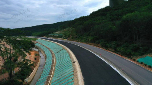 汕昆高速英德段高速公路边坡复绿工程