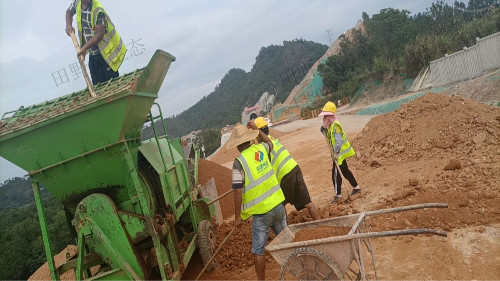 济广高速平远段高速公路边坡复绿工程