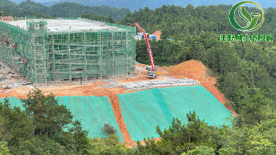 田野风榕江边坡复绿